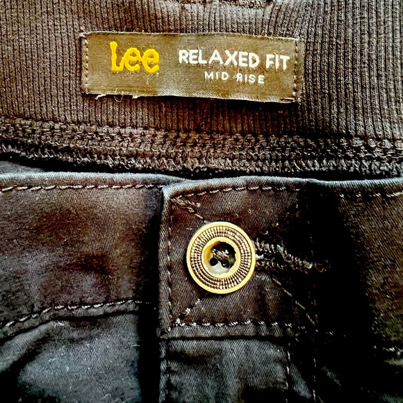 Lee Relaxed Fit Mid Rise Black Twill Capri Pants - Picture 2 of 10